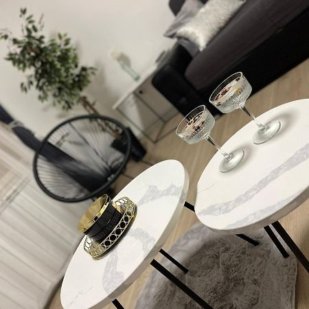 Apartamento Apartman Gold Maris Karlovac Exterior foto